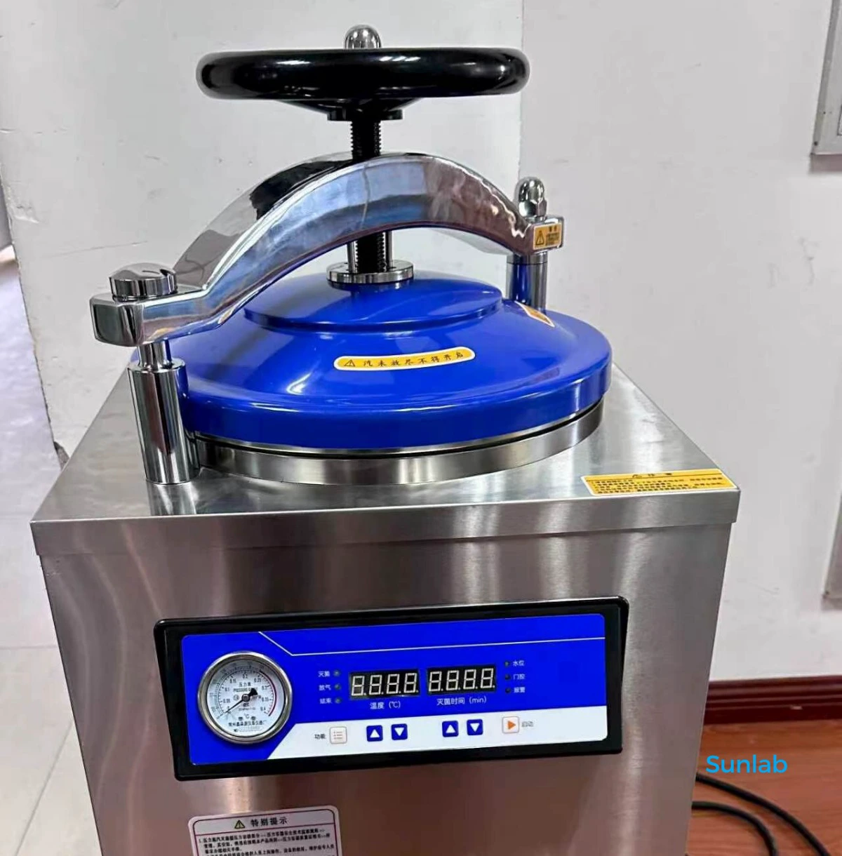 Hand wheel type cover opening structure-Vertical pressure steam sterilizer6